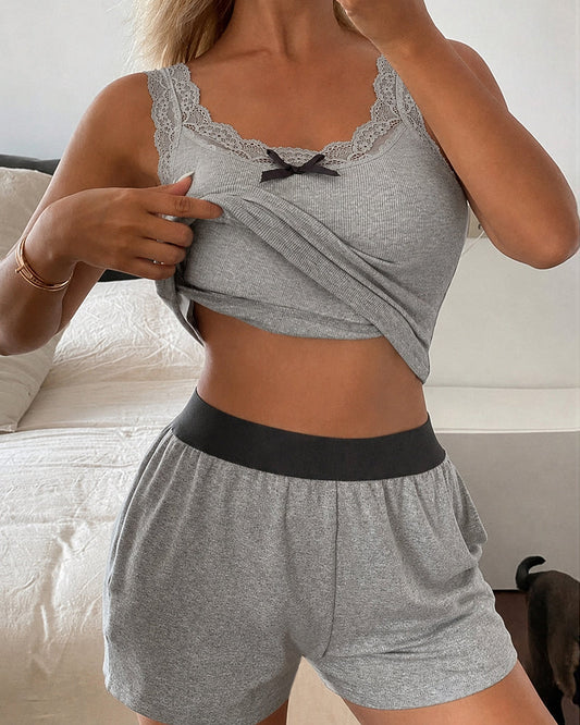 2 Pieces Set Bowknot Decor U-Neck Thick Strap Lace Spliced Built In Bra Tank and Colorblock Elastic Waist Shorts Set Casual Ribbed Set