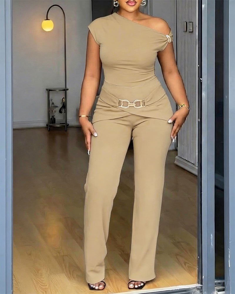 ChicMeLive Women's 2 Piece Set Skew Neck Slim Fit Top and Elastic Waist Flare Pants with Metal Detail